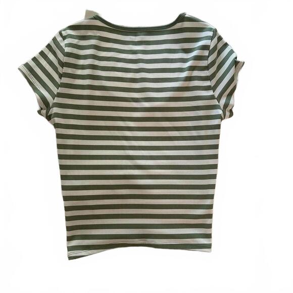 NWT Hollister Green and White Cropped Tee Size L - Picture 3 of 3
